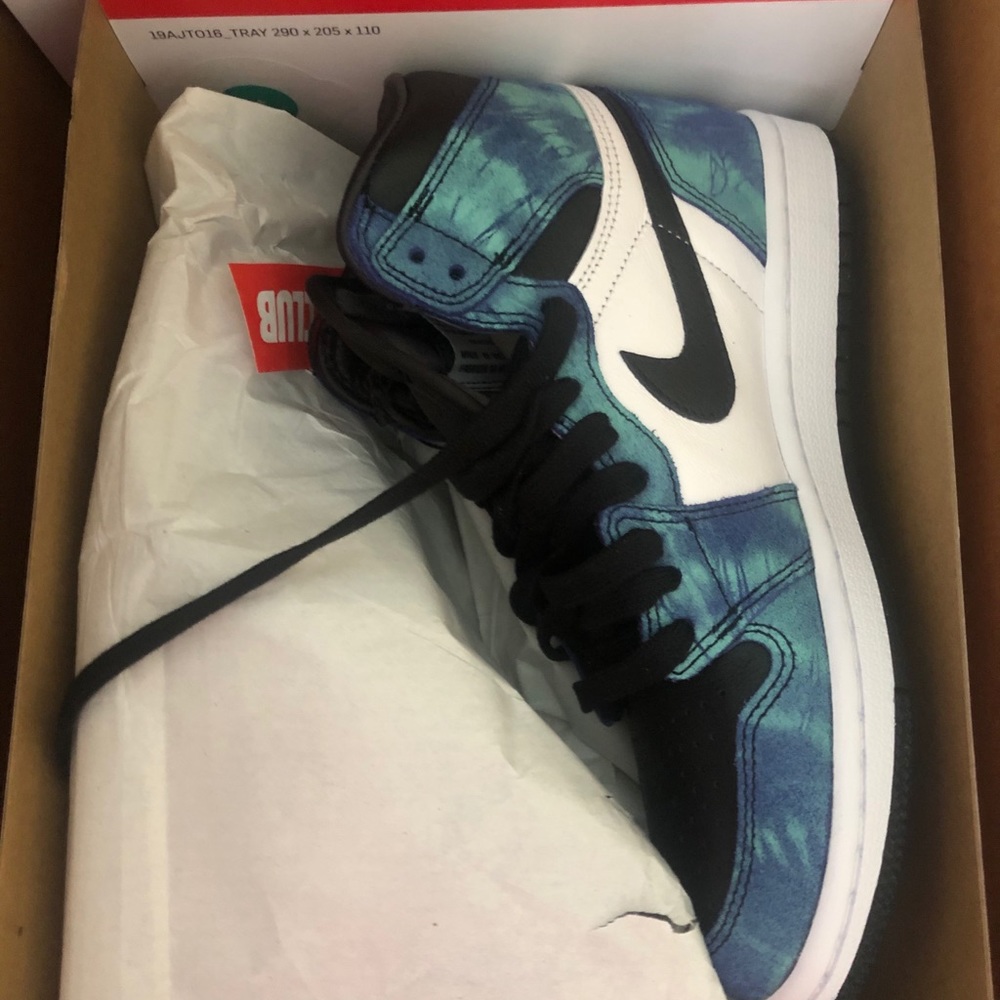 WMNS AIR JORDAN 1 RETRO HIGH OG 'TIE-DYE'